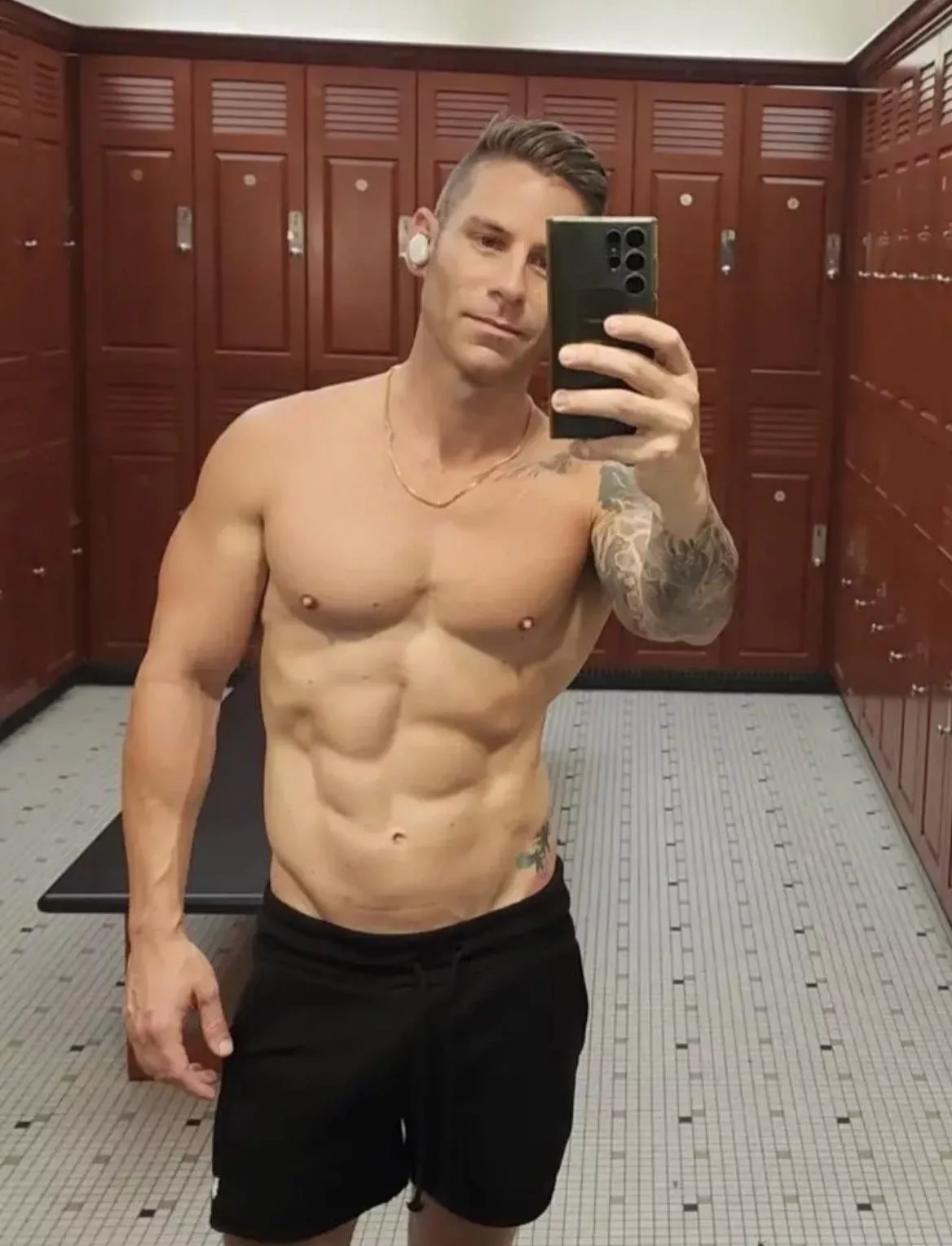 When you get ghosted on the apps so you go to the gym 🥴 posted by AdAstranauts