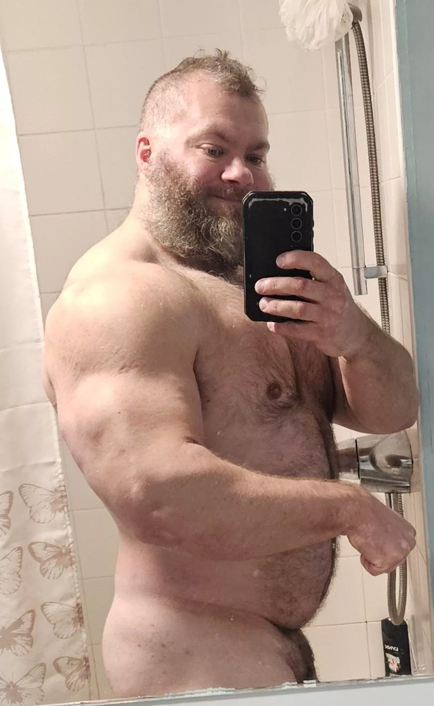 Who wants a shower with daddy? posted by strongdickie2