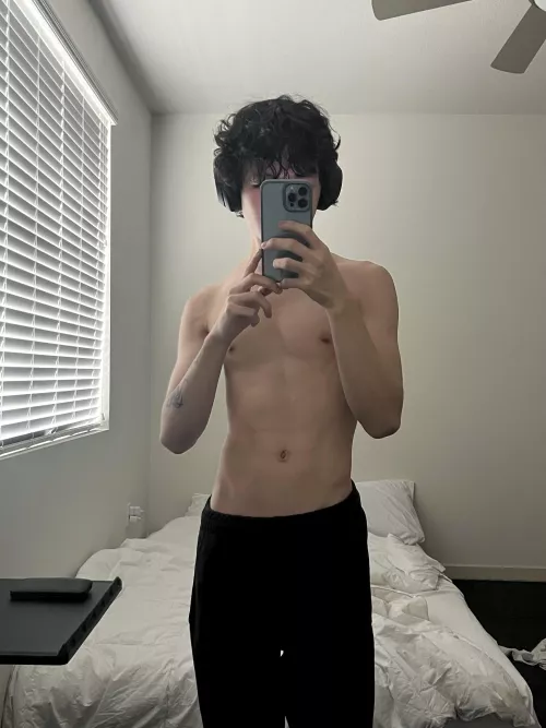 Would you date a Vietnamese guy? (m20) by Worried-Outside-4270