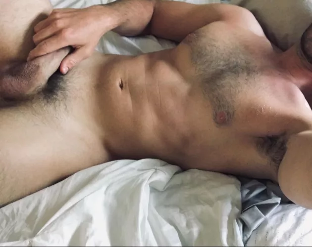 32 Bicurious and wanting some masculine energy this morning. Athletic builds. SC: canadianracer by canadianracerxxxx