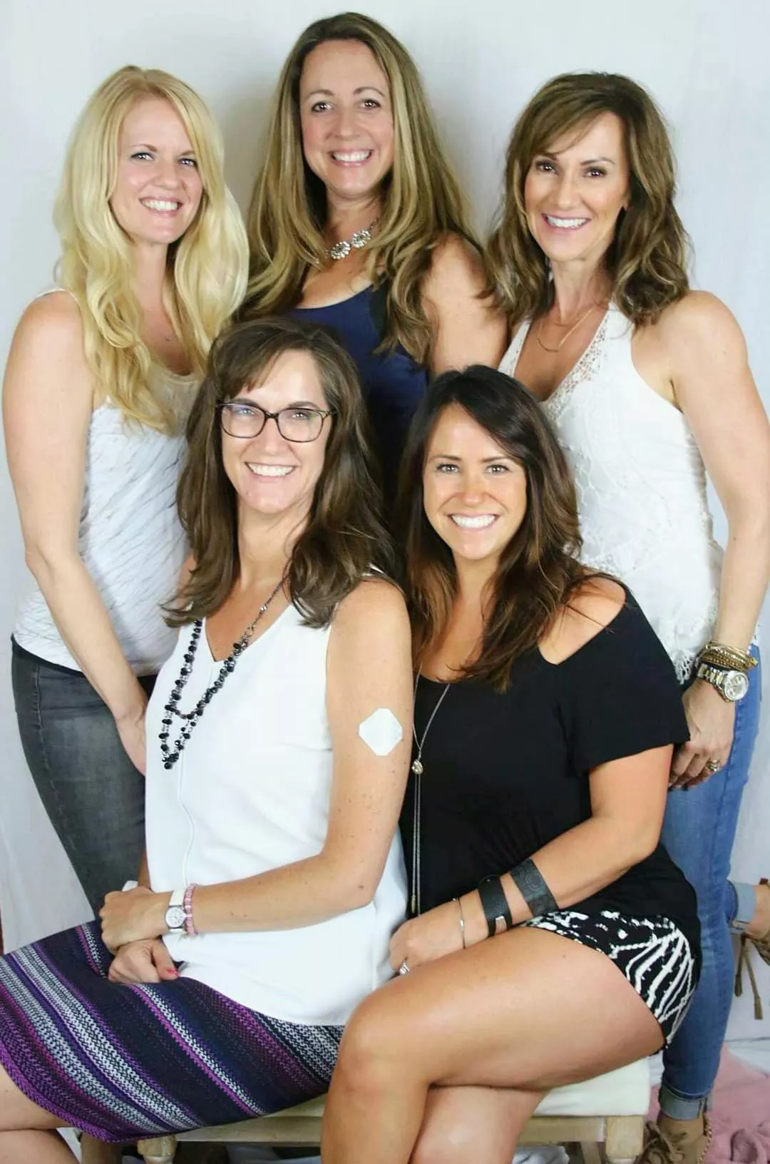 A gilf(top far right), and four milfs💯🔥 posted by CountDannyKoker77