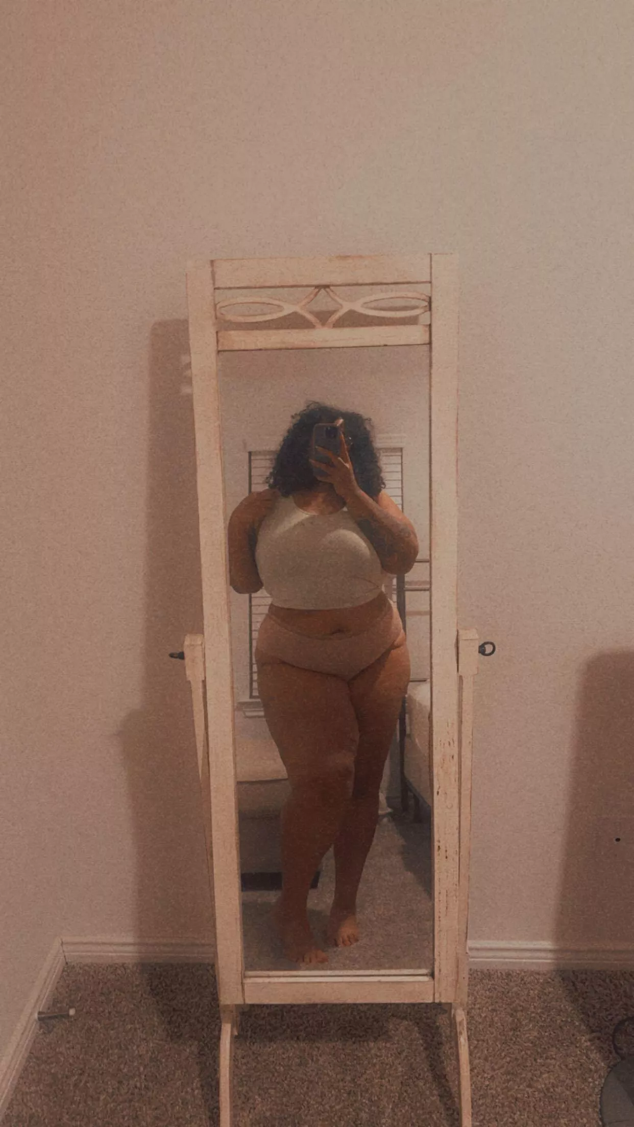 Another lazy Sunday, don’t even wanna get dressed. posted by Mocha-1503