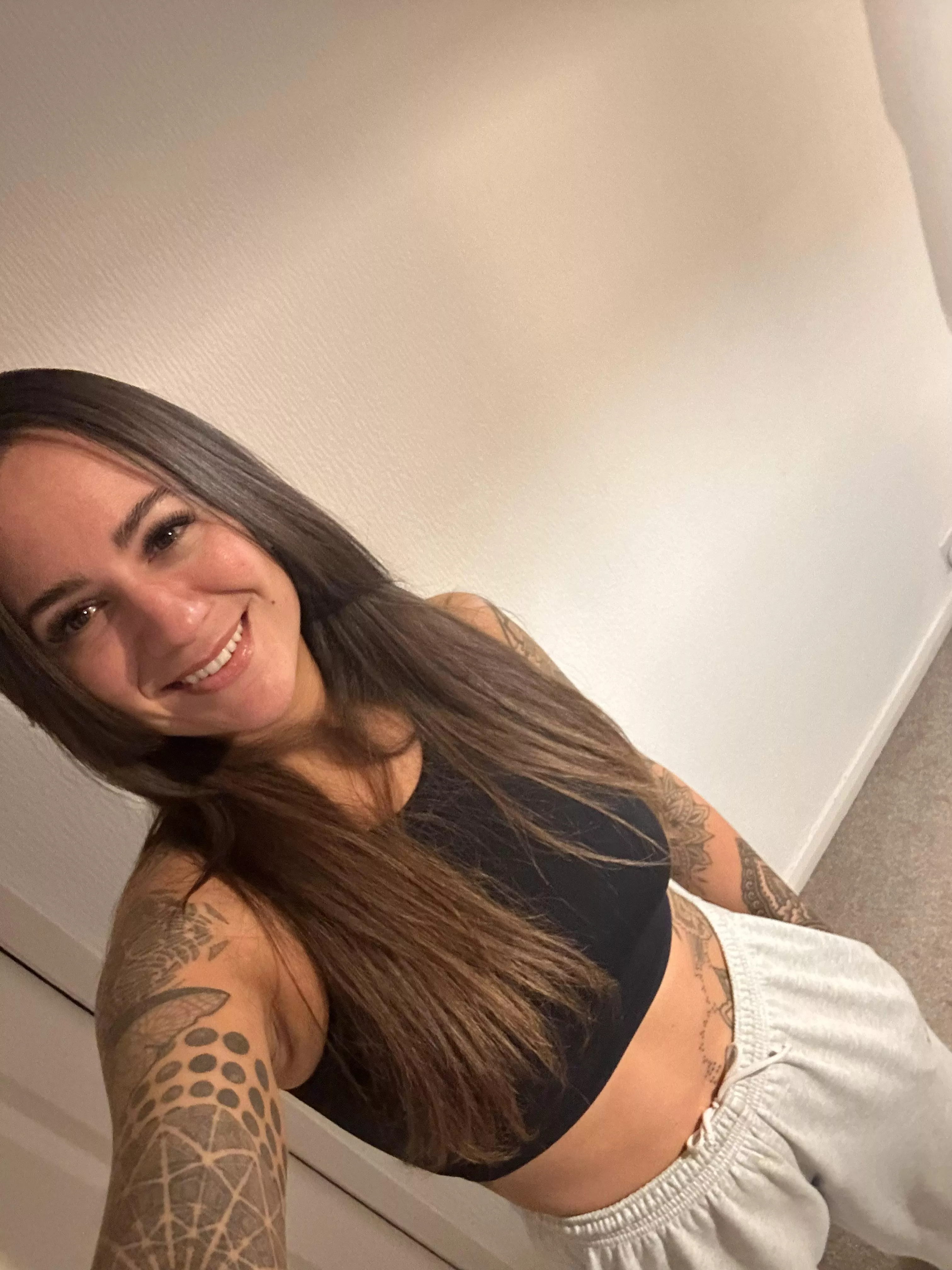 Can’t beat the crop top/jogger combo 😍 posted by jasmine_xXx_x