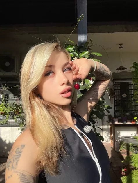 Charming face IUTR posted by cooperationapples