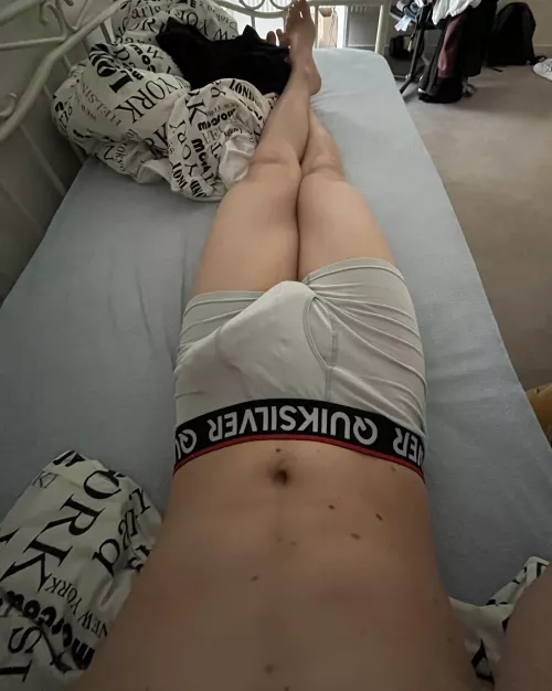 Do you want to lie next to me? by TobiasAskkoldd