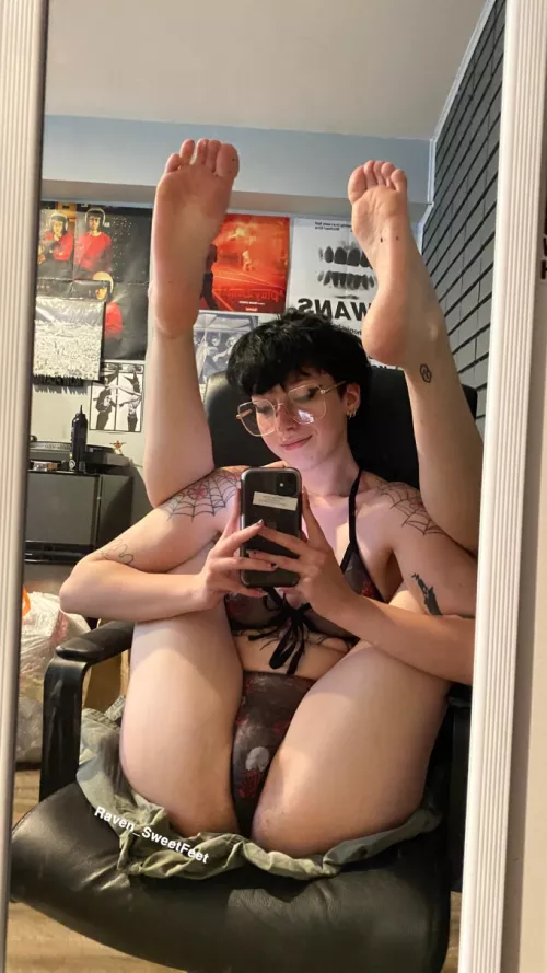 Flexible bois are the most fun to play with by raven_sweetfeet