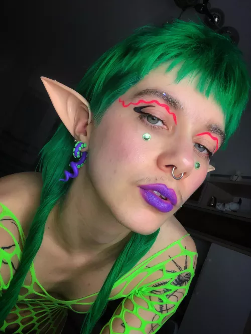 Heeey, I'm so elfy today by kiki_morra