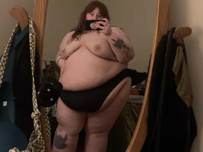 Is it too much to ask for a tall chef with tattoos and a mustache and good taste in art to sweep me off my feet? by fatty-kat