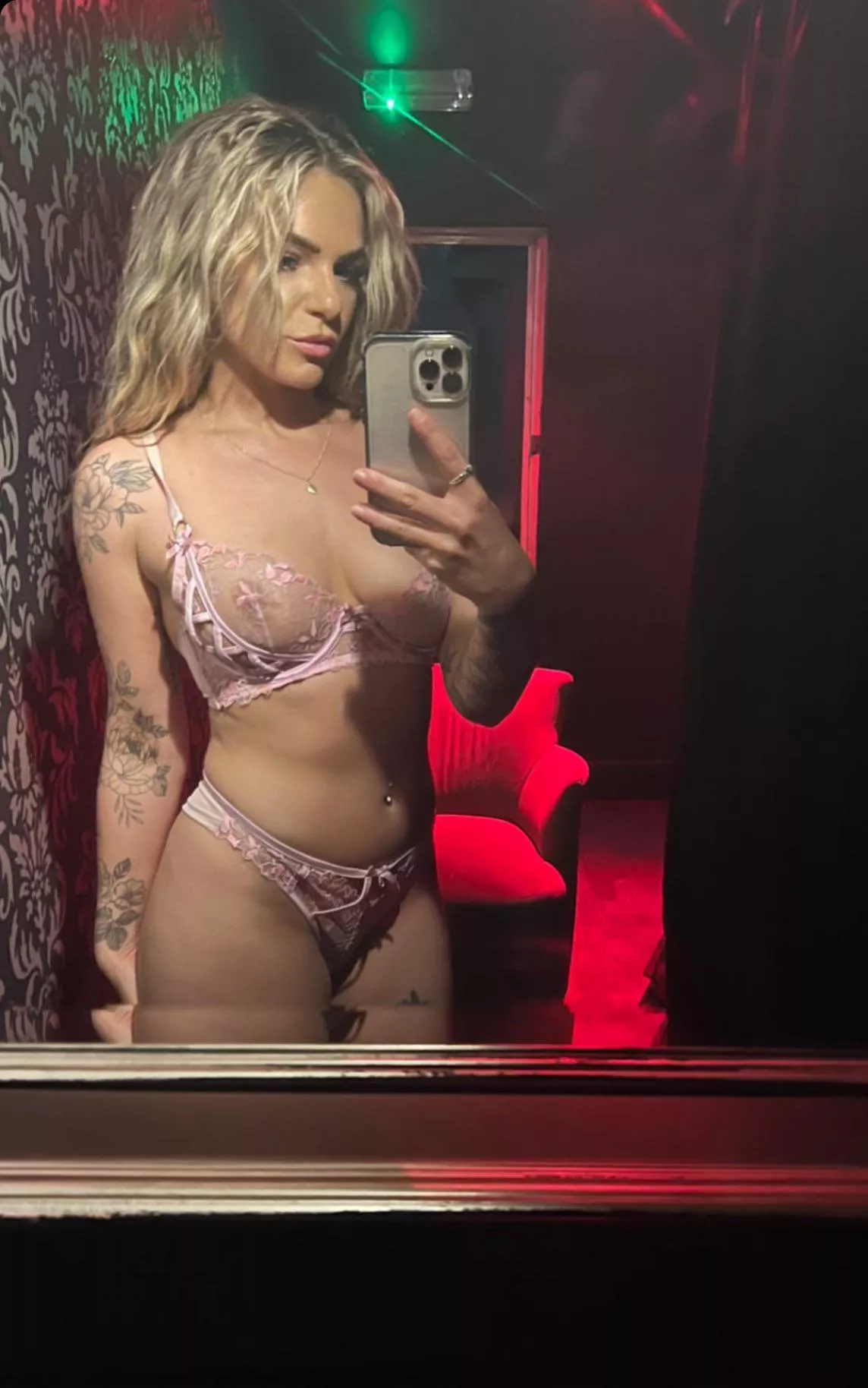 Let’s fuck raw infront of the mirror posted by Epic_Queens
