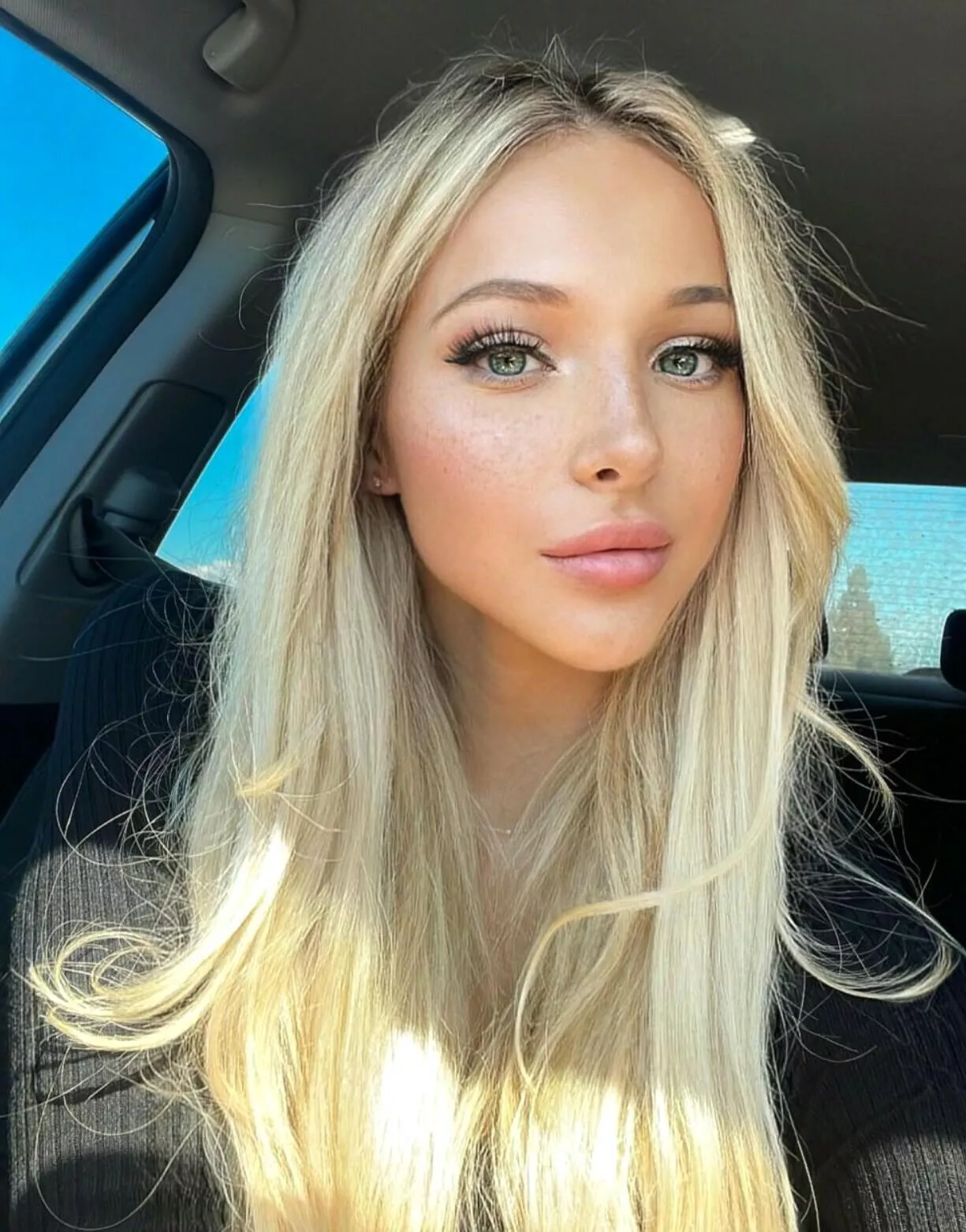 Natalie Levin posted by qwer5r