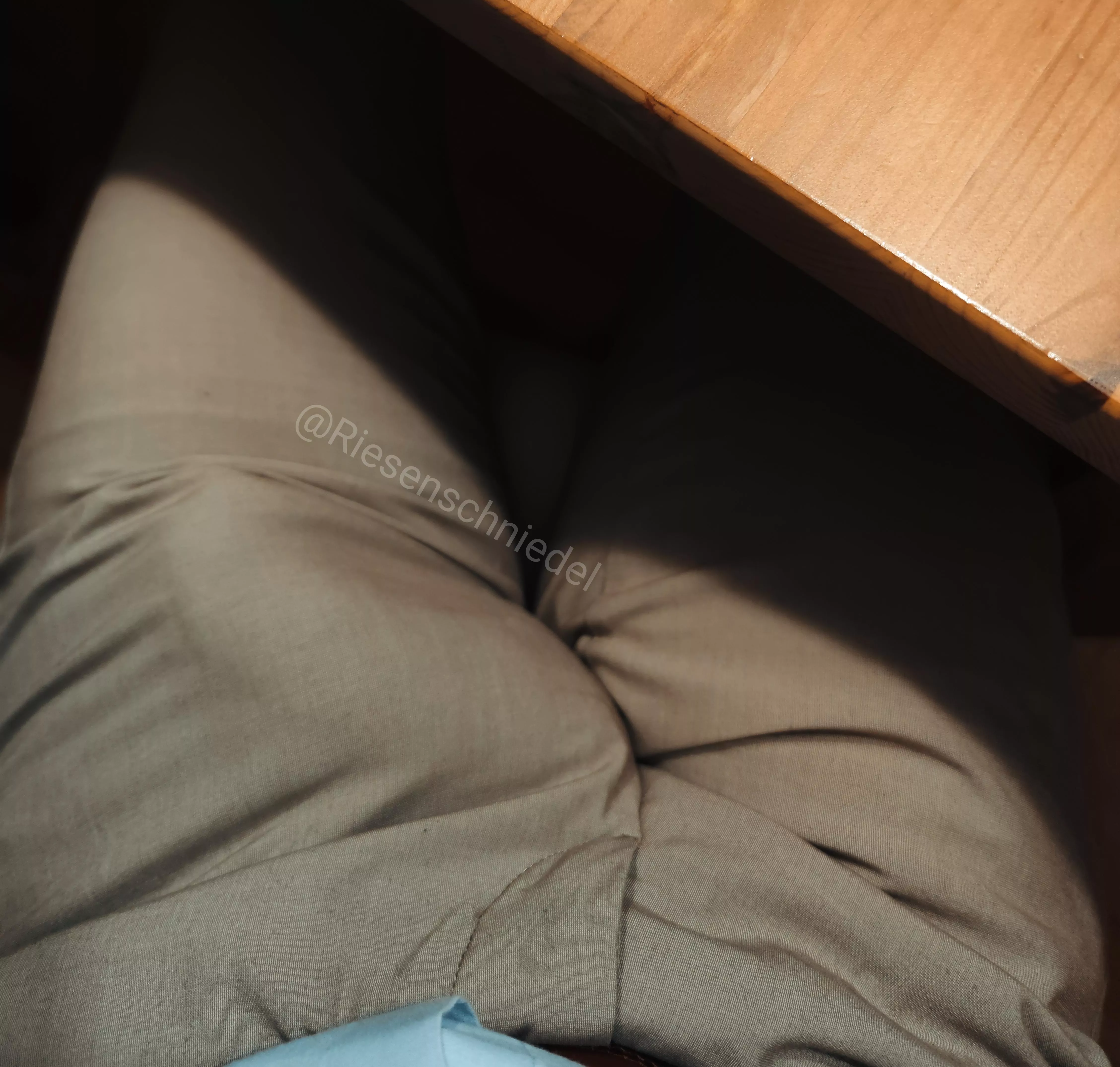 Skinny trousers - a curse and a blessing at the same time 😇😈 posted by Riesenschniedel