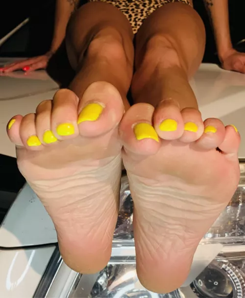 Suck on these toes! by The_Elegant_LadyB