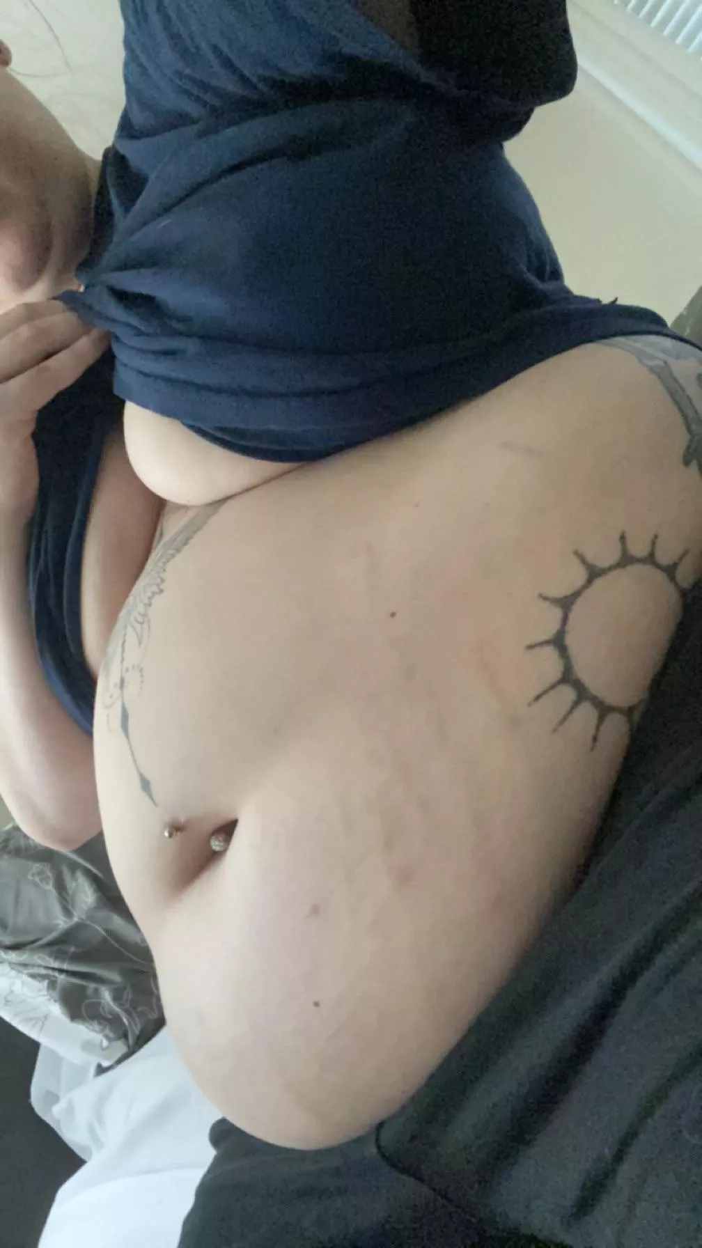Waking up with an empty belly 😣😣 posted by Sweetassugar699