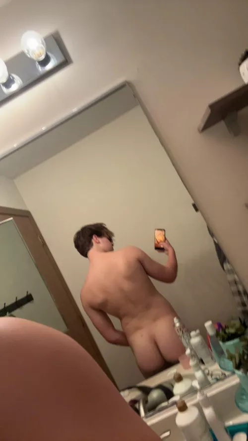 Want to trade with big dicked dudes. 18 m, dm pic for snap by FuRrYmEmEmEs4LiFe