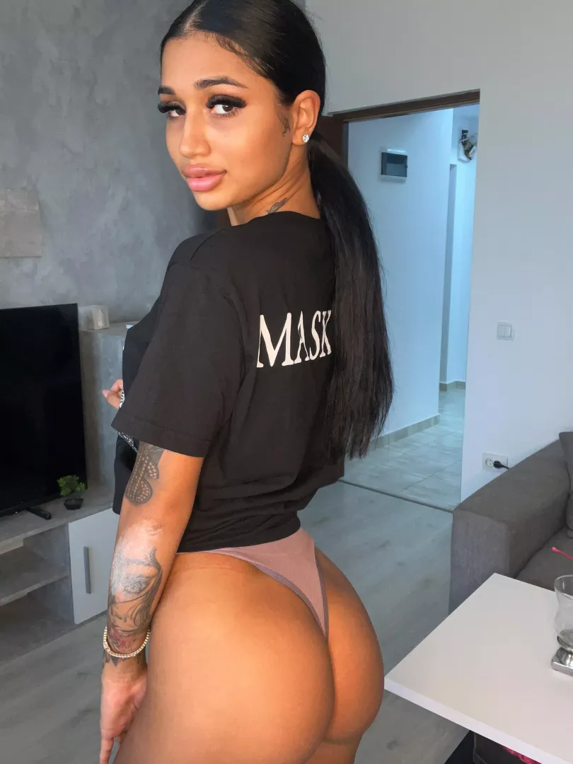 What do you think of this thick ass posted by AltruisticClutches