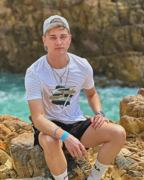 Would you join me on these hard rocks? 😉 by TheRecruit4D