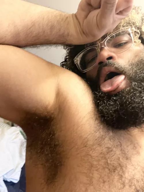 You know you wanna sniff these musty pits 👃🏿 by Chupeeeeeee