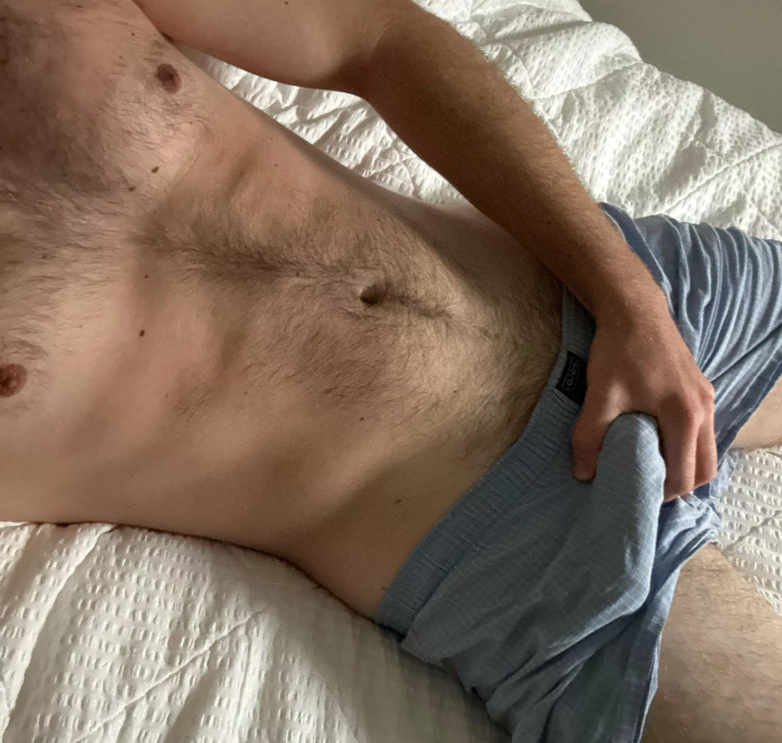 24 hairy hockey player looking for some fit chill jerk buds hmu @djdj5139 posted by IReallyHateBirds