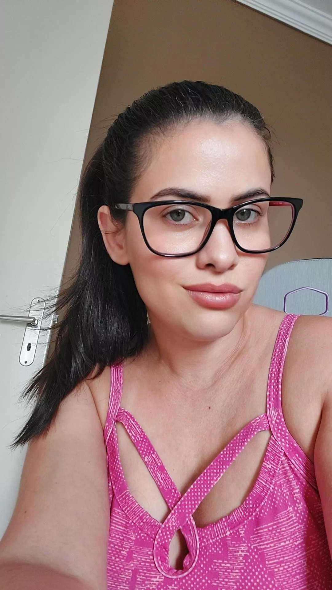 A selfie to start the week posted by Isiscristine