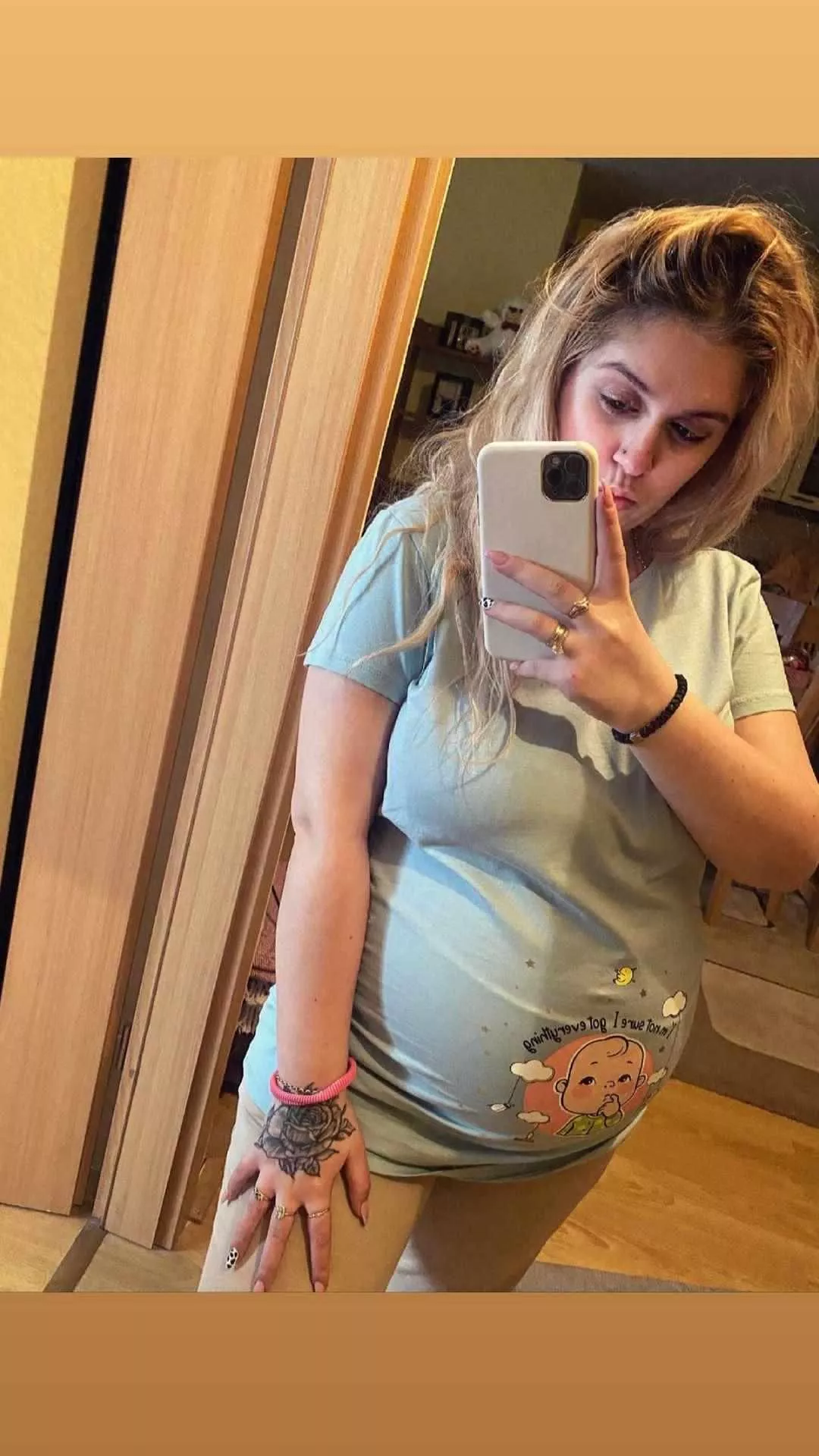 Am I attractive despite being pregnant? posted by AspiringShoplifting