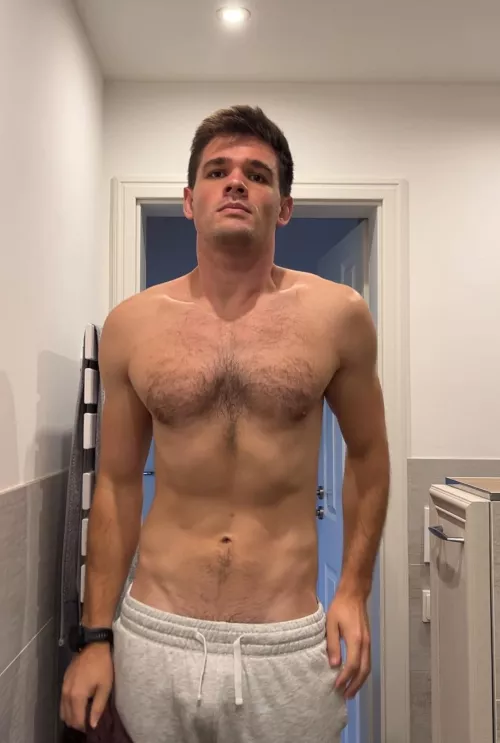 Am I making progress? Getting big and ripped at the same time is hard😱 by Hiker_West