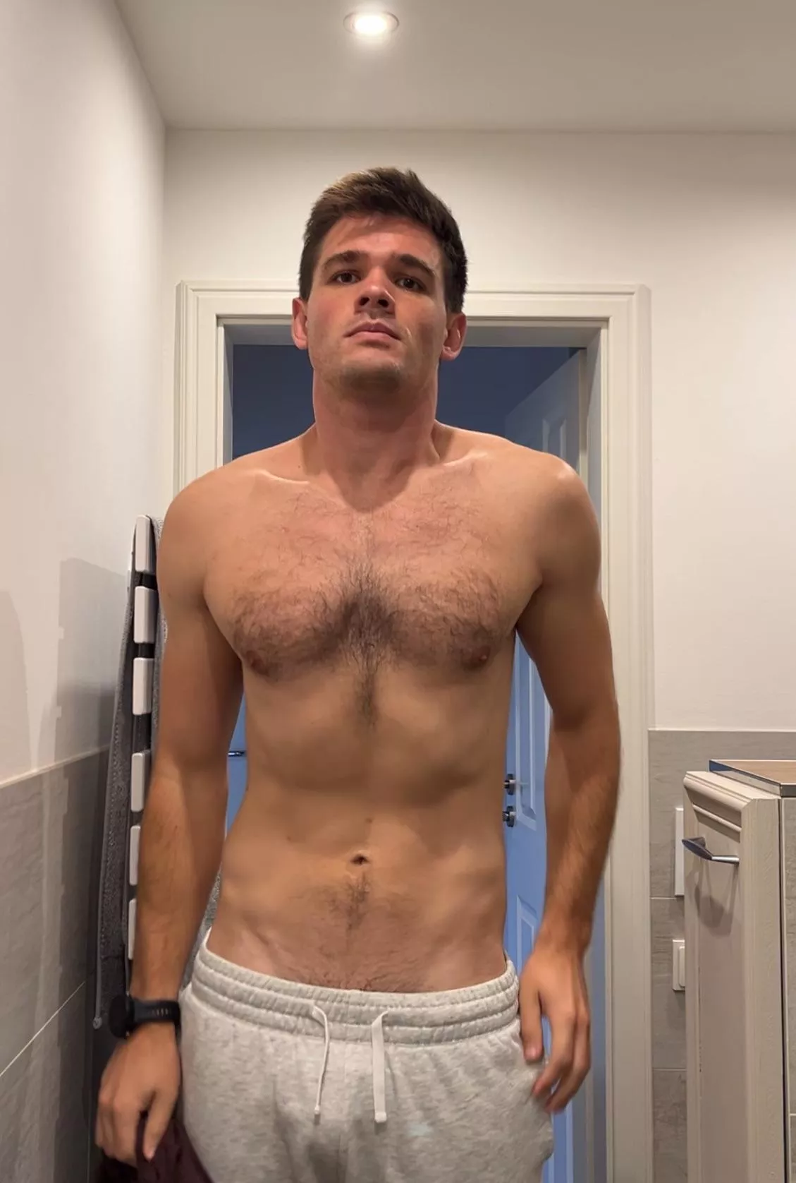 Am I making progress? Getting big and ripped at the same time is hard😱 posted by Hiker_West