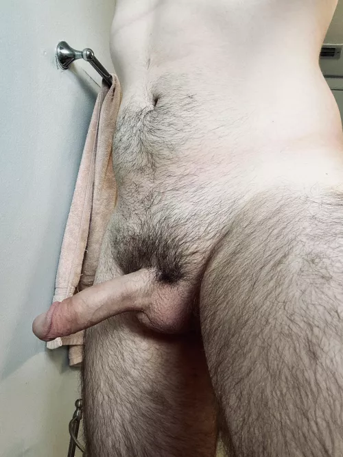 anyone like hairy gaymers? by GoodMornies