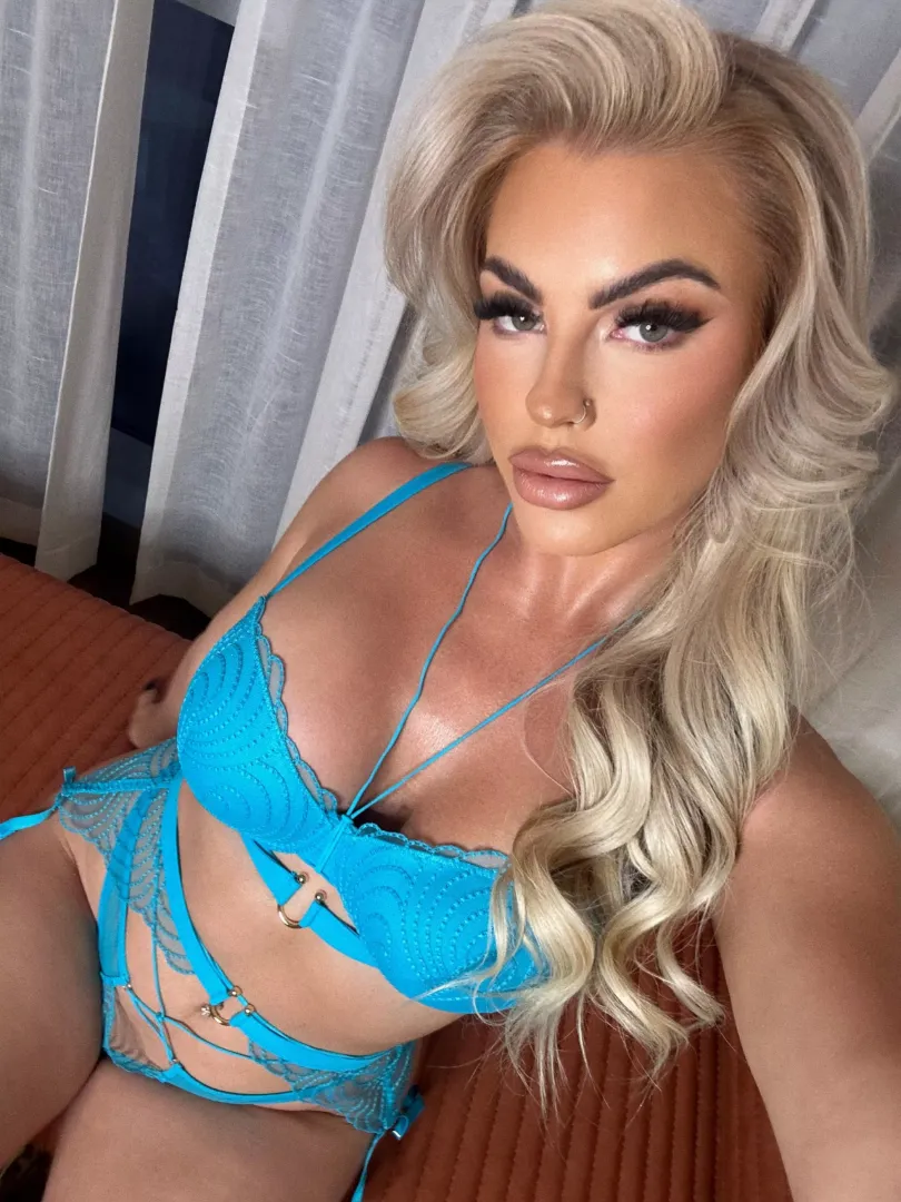 Blondes like me always looks so damn good in blue. posted by SouthProtection7924