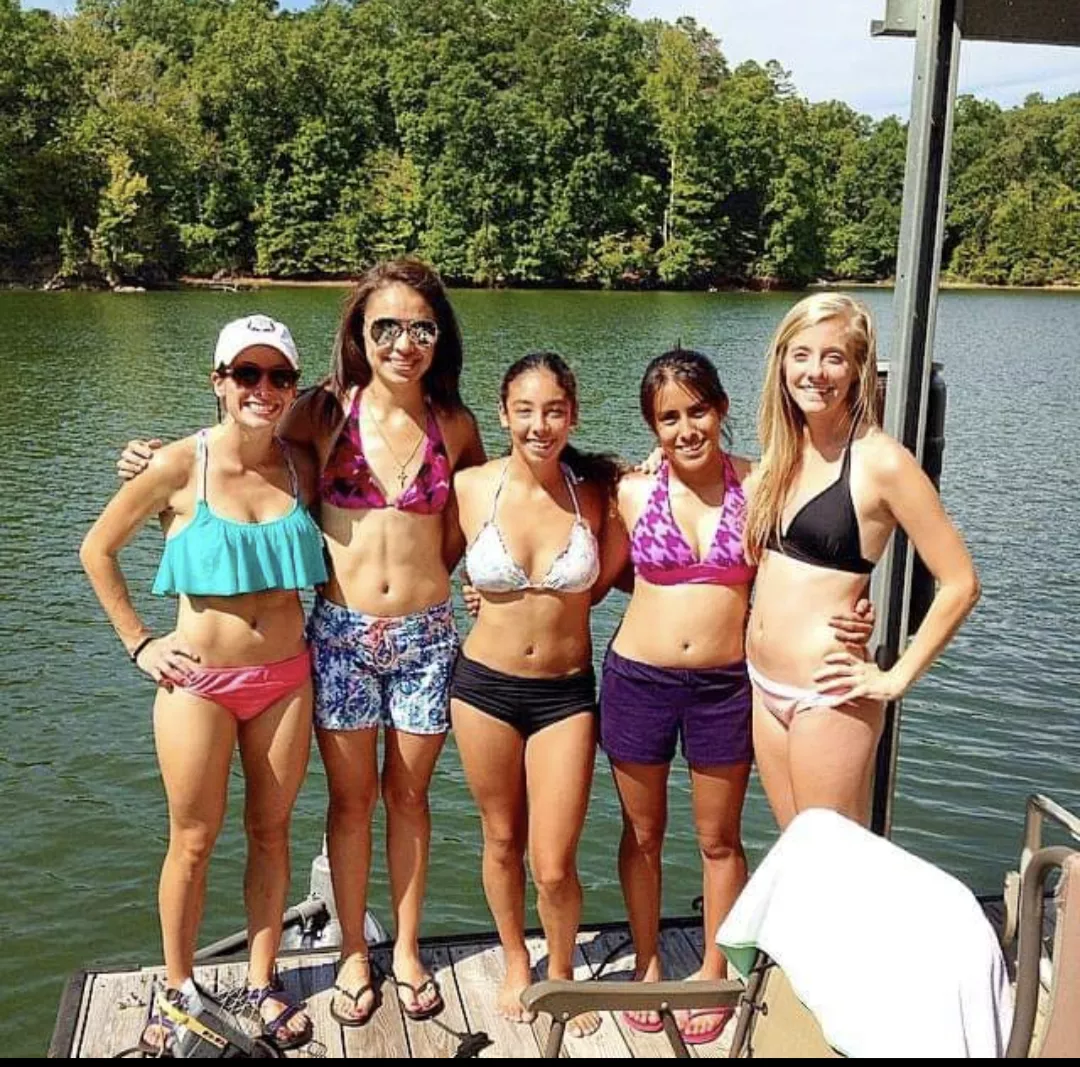 College cross country lake day. [5] posted by Traditional-Roof2561