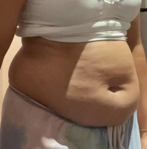 Craving donuts rn. Already finished the 4 that I bought today, but my belly wants more.. it’s no wonder I’m starting to look a lil chubby by msgrowingbelly
