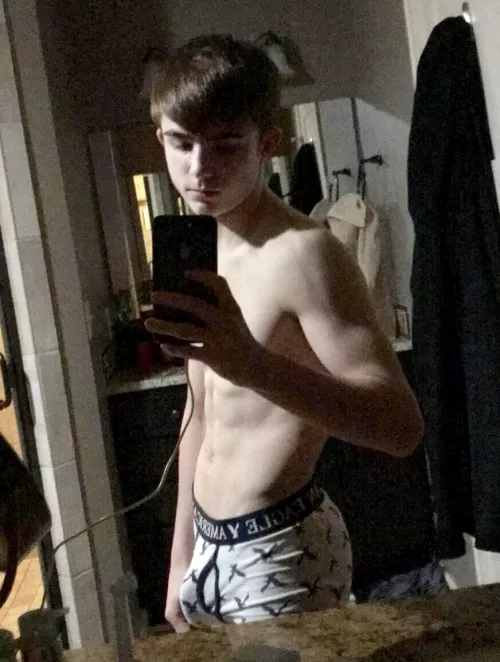 Curious younger bro.So I've stroked wit a couple dudes I wrestle wit. I like watching them nut. Kinda wanna know what it feel like to have somebody nut on my face. Hopefully somebody near my age but not like a deal breaker. by ConfidenceAny2543