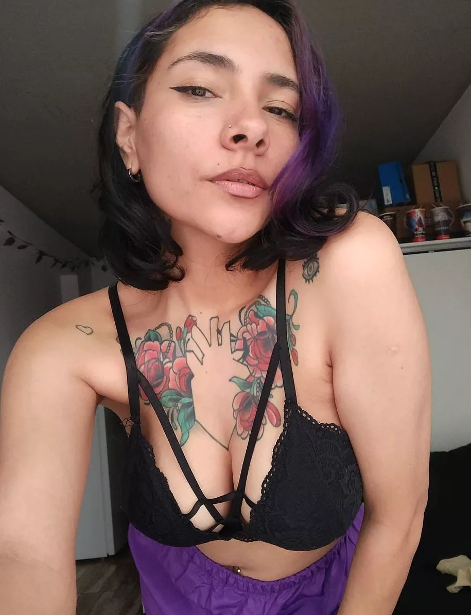 D u like my purple hair or tattooes more posted by recurekittiev48