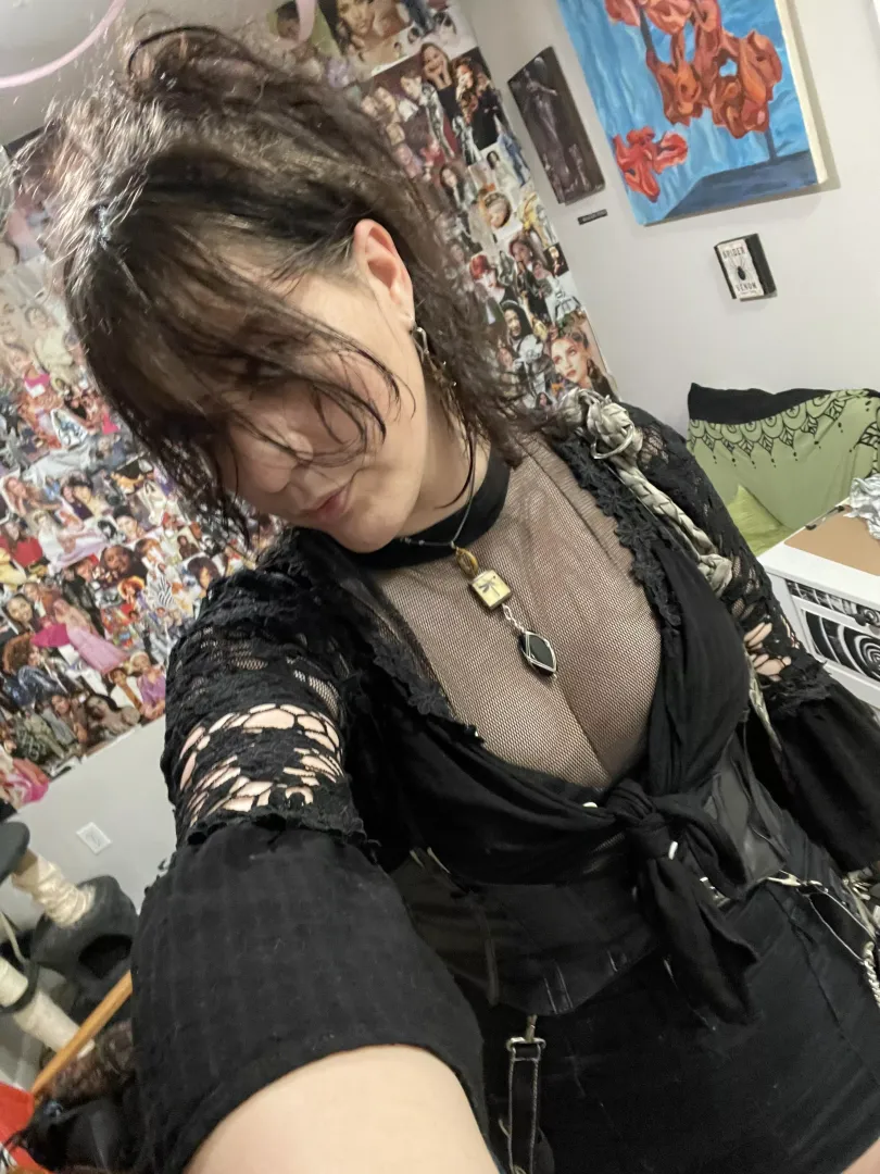 do we like goth girls here? 👀 by Opheliadelia