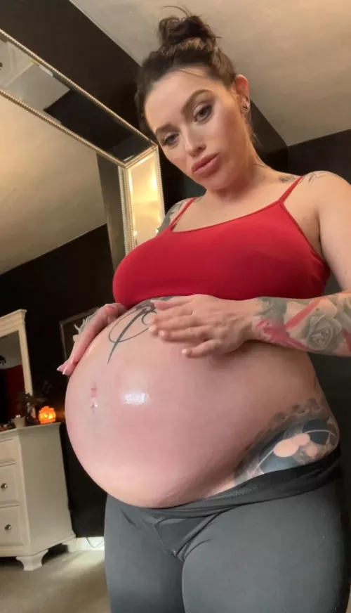 Do you like my 9 month belly? by raginpigletxx