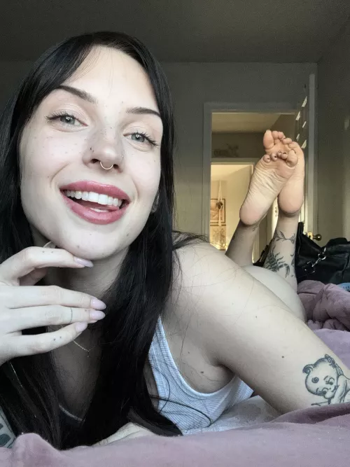 I hope this made you smile! Have a good Monday. by 10stonedtoesxo