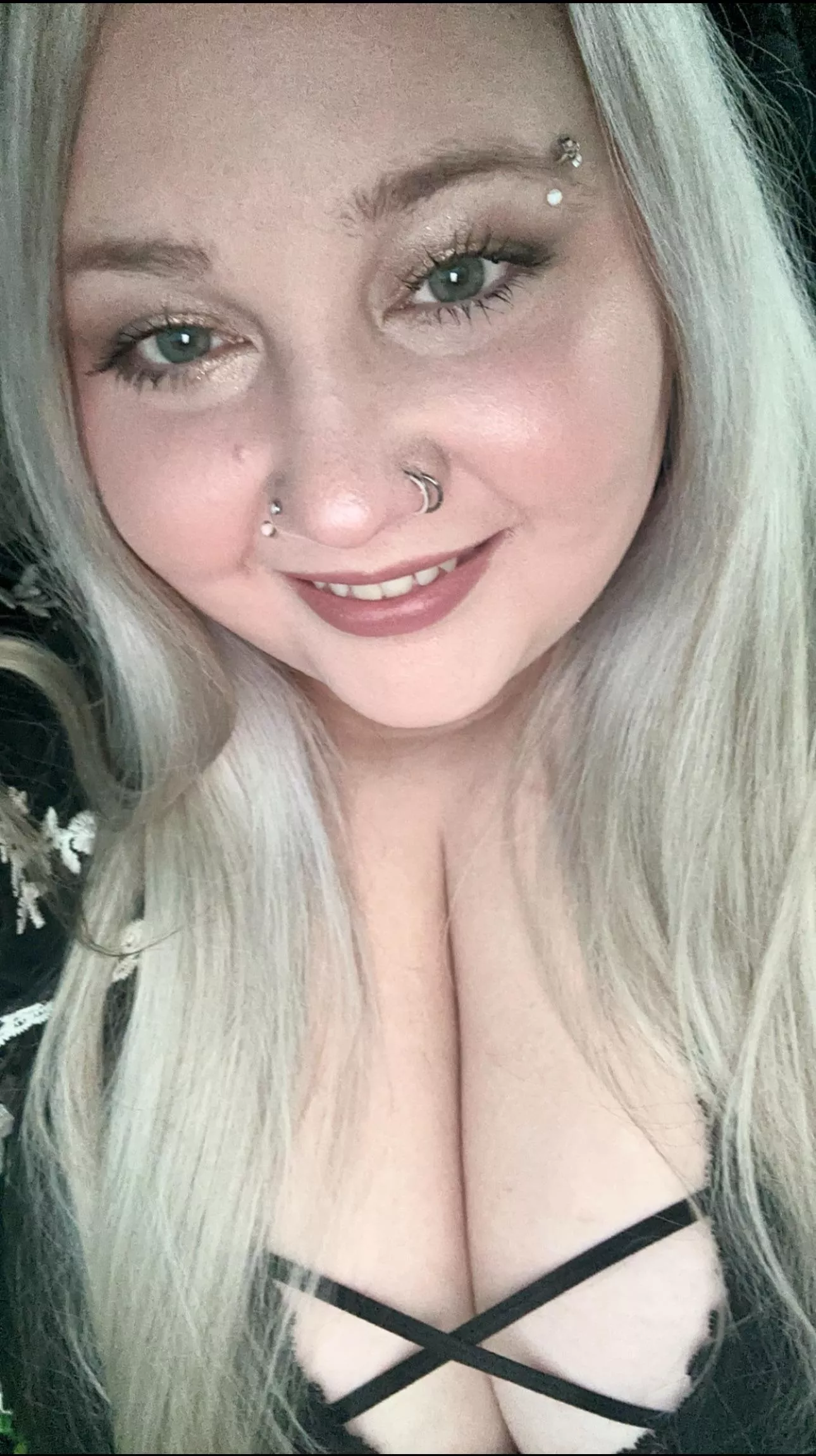 I miss the weekend already! How’s your Monday going? 😍 posted by rawrxoxo2