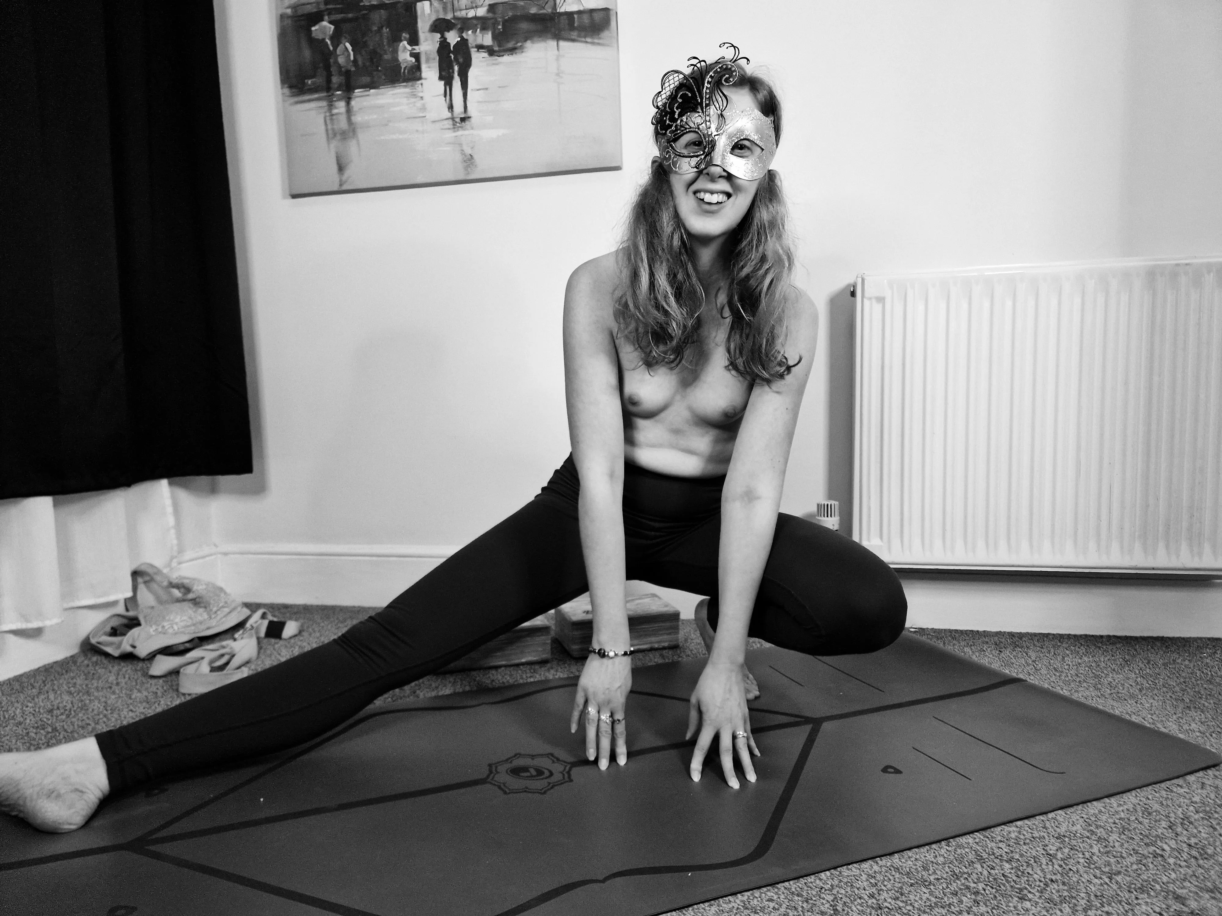 Improving my lower body flexibility and combating stress. posted by Kuriouskinks_