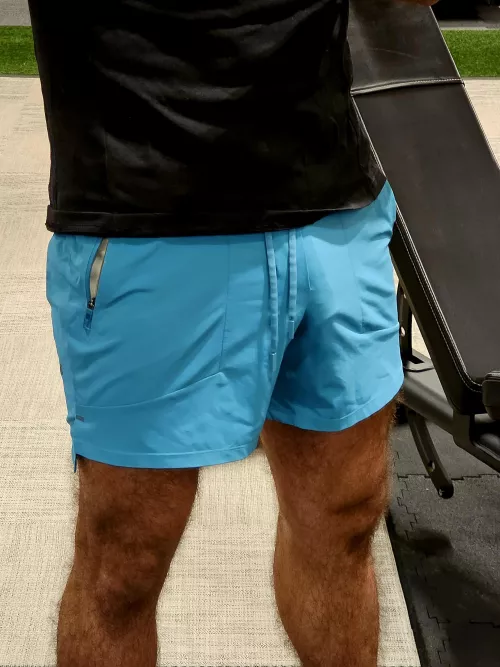 Isn't amazing to see guys freeballing? by Hungry_Moose2523