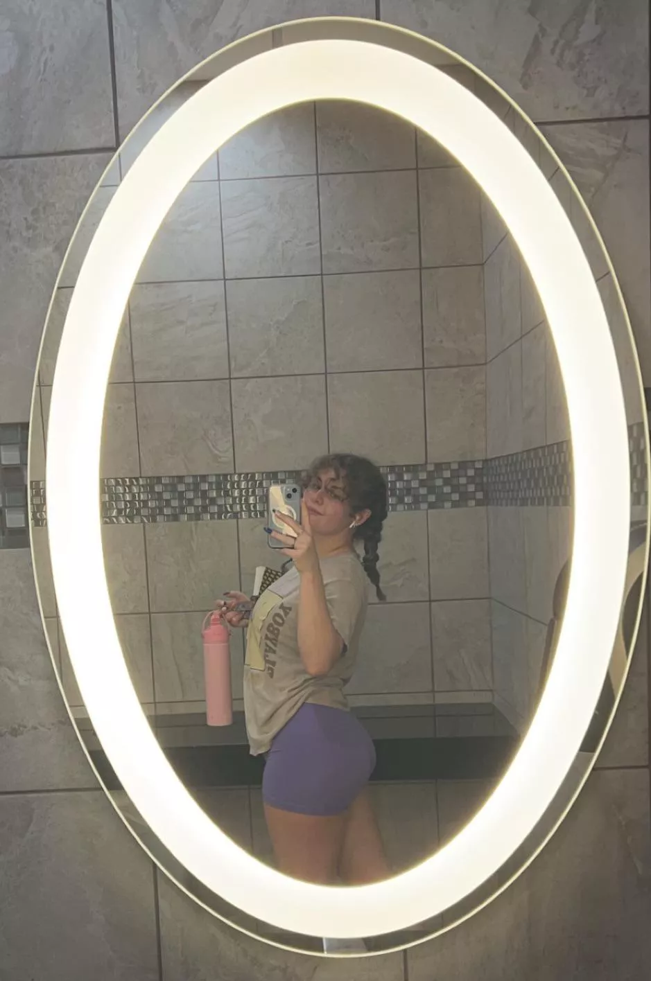 Late night booty pump posted by clairbear99