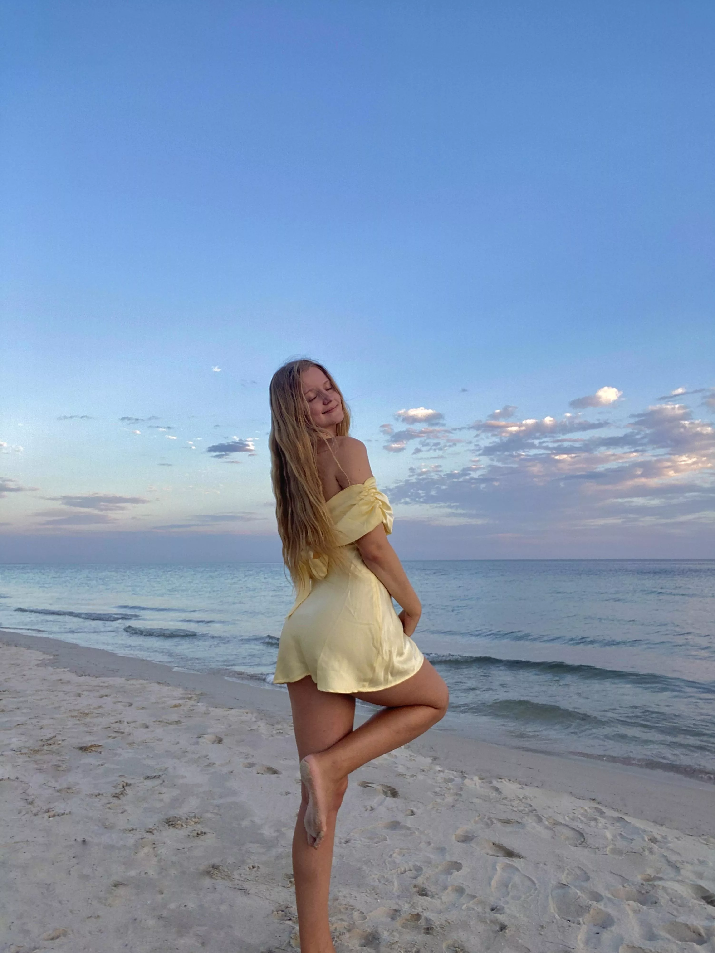 My hair is always the star of the show 🥰 posted by lucysteele1