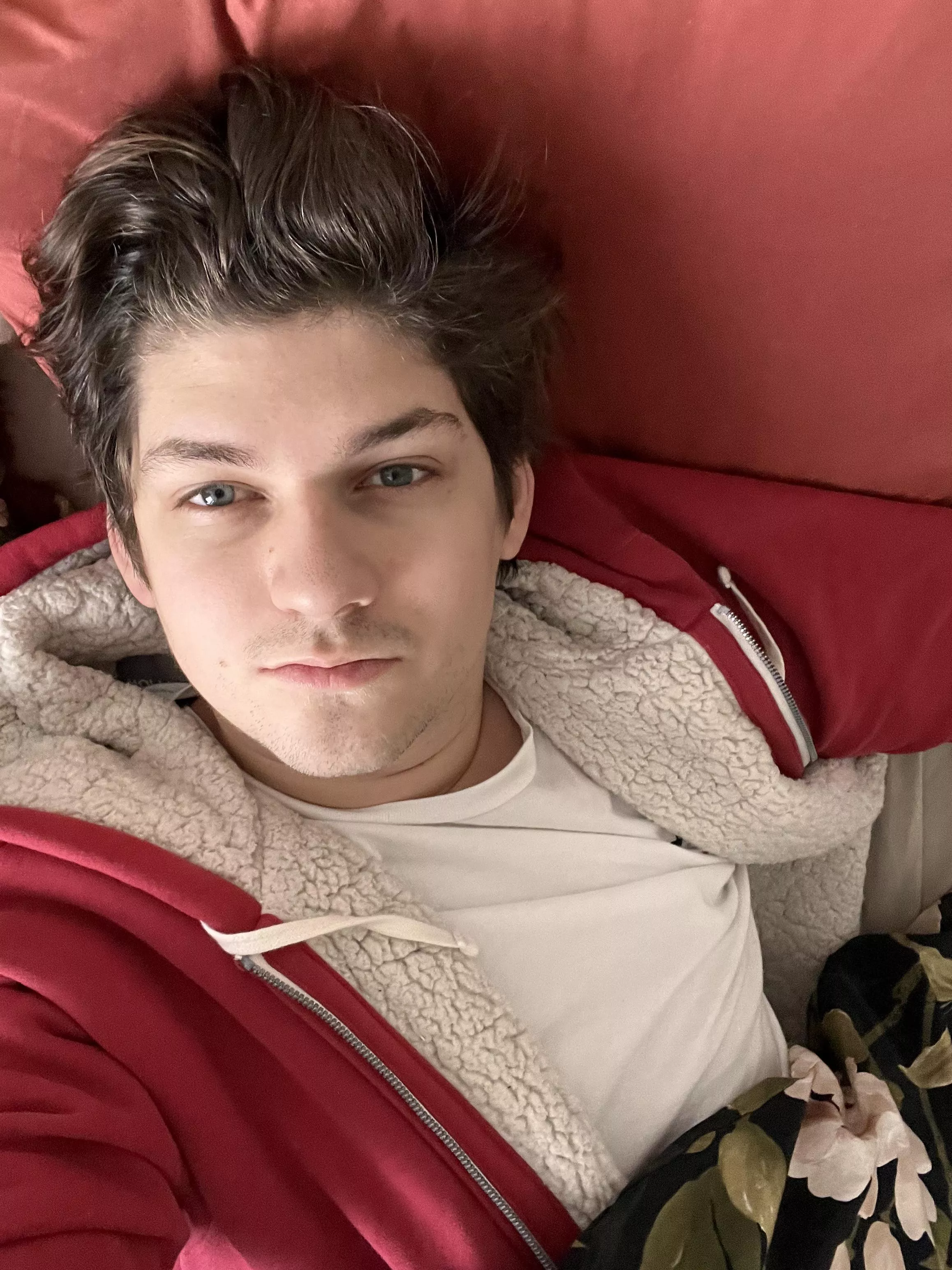 Need a cuddle & videogames date posted by Tyrindrael