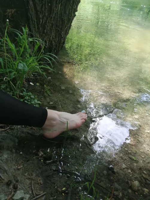 Never realized how veiny my feet get after a hike 😳 by dontDoItNatalie