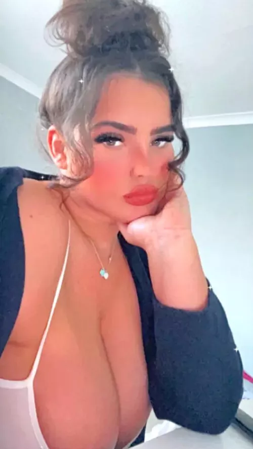 Not leaving much too the imagination 🤤 by skeppydeppy2