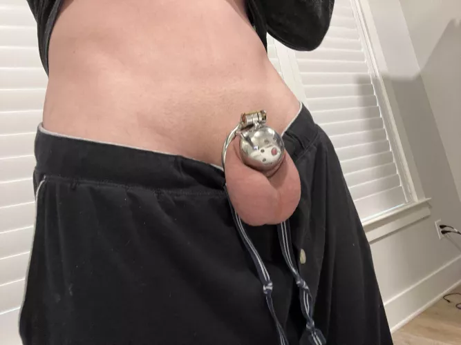 Sadly I lost my keys I can’t find them anywhere and I have no money to buy new ones 😭 by FemboyFriday13