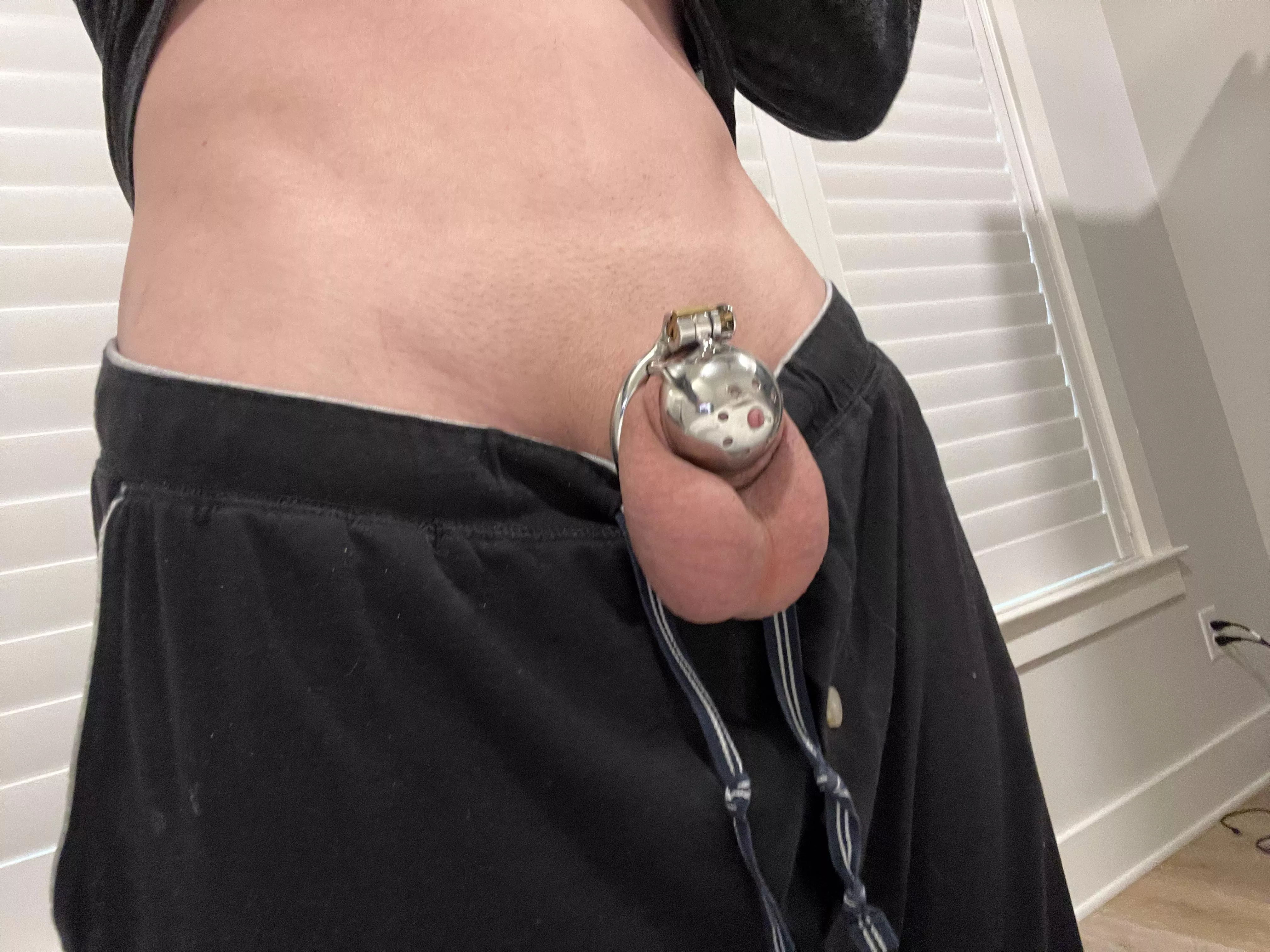 Sadly I lost my keys I can’t find them anywhere and I have no money to buy new ones 😭 posted by FemboyFriday13