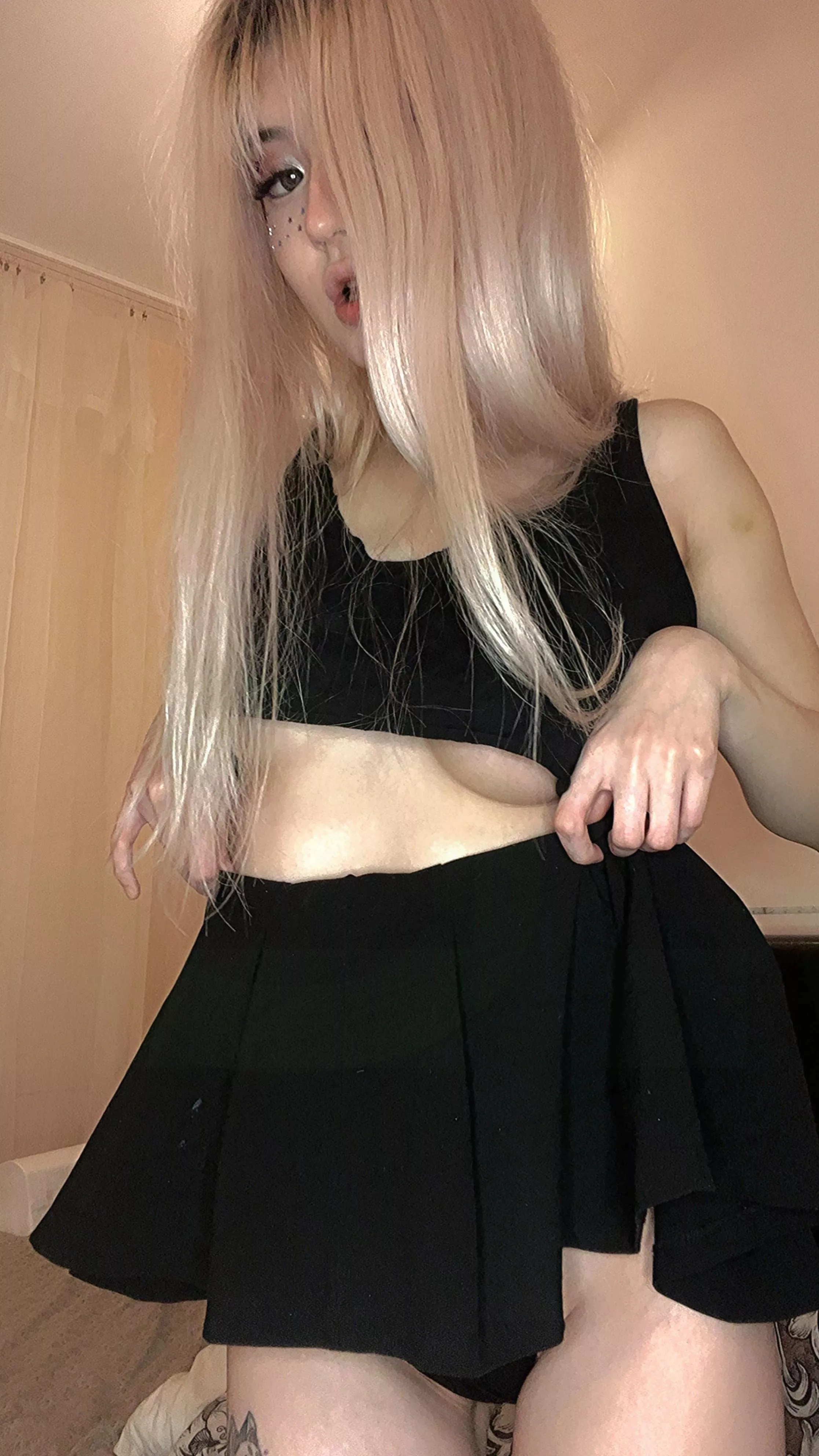 Spank my ass until it's as red as a ripe apple posted by ykisao