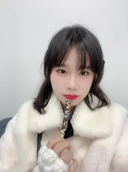 Tell me how pretty you think I am by PhotoWorth