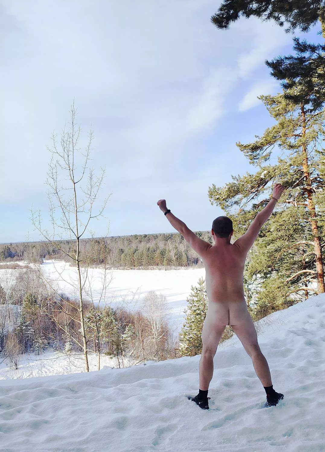 Winter nudism posted by nakedrealman