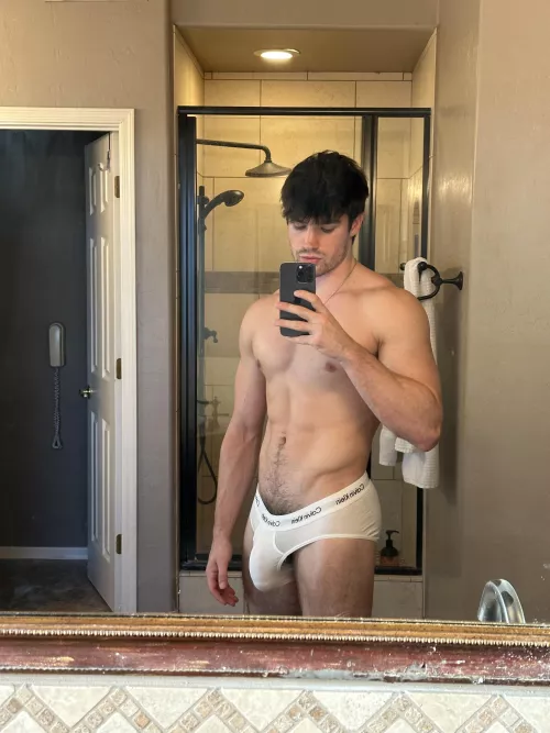 [24] could use a hand… or a mouth by WyattCushman