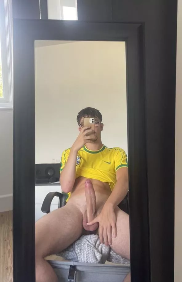 Anyone here want to ride my huge gaymer cock till I explode? ;) posted by HugeTeenRod